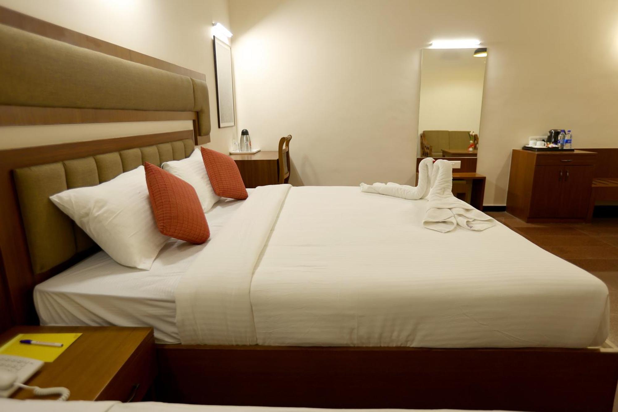 Breeze Residency Otel Tiruchirappalli Dış mekan fotoğraf