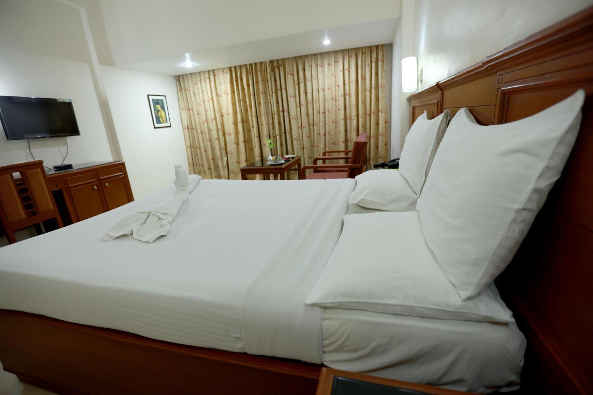 Breeze Residency Otel Tiruchirappalli Dış mekan fotoğraf