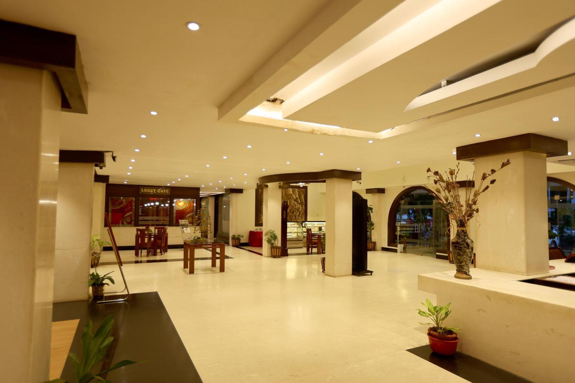 Breeze Residency Otel Tiruchirappalli Dış mekan fotoğraf