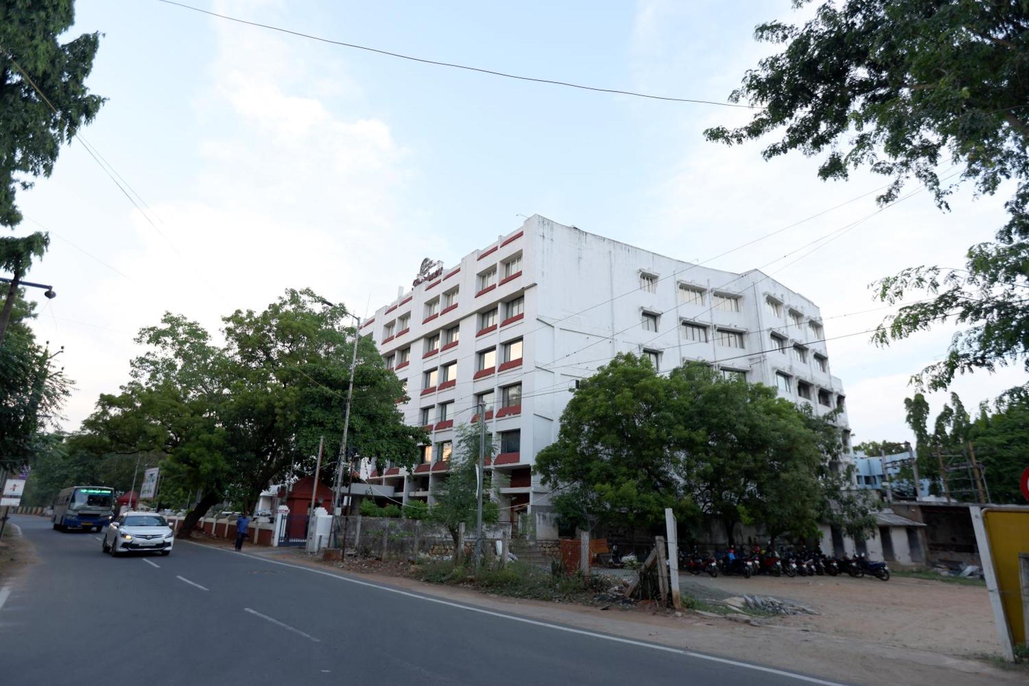 Breeze Residency Otel Tiruchirappalli Dış mekan fotoğraf