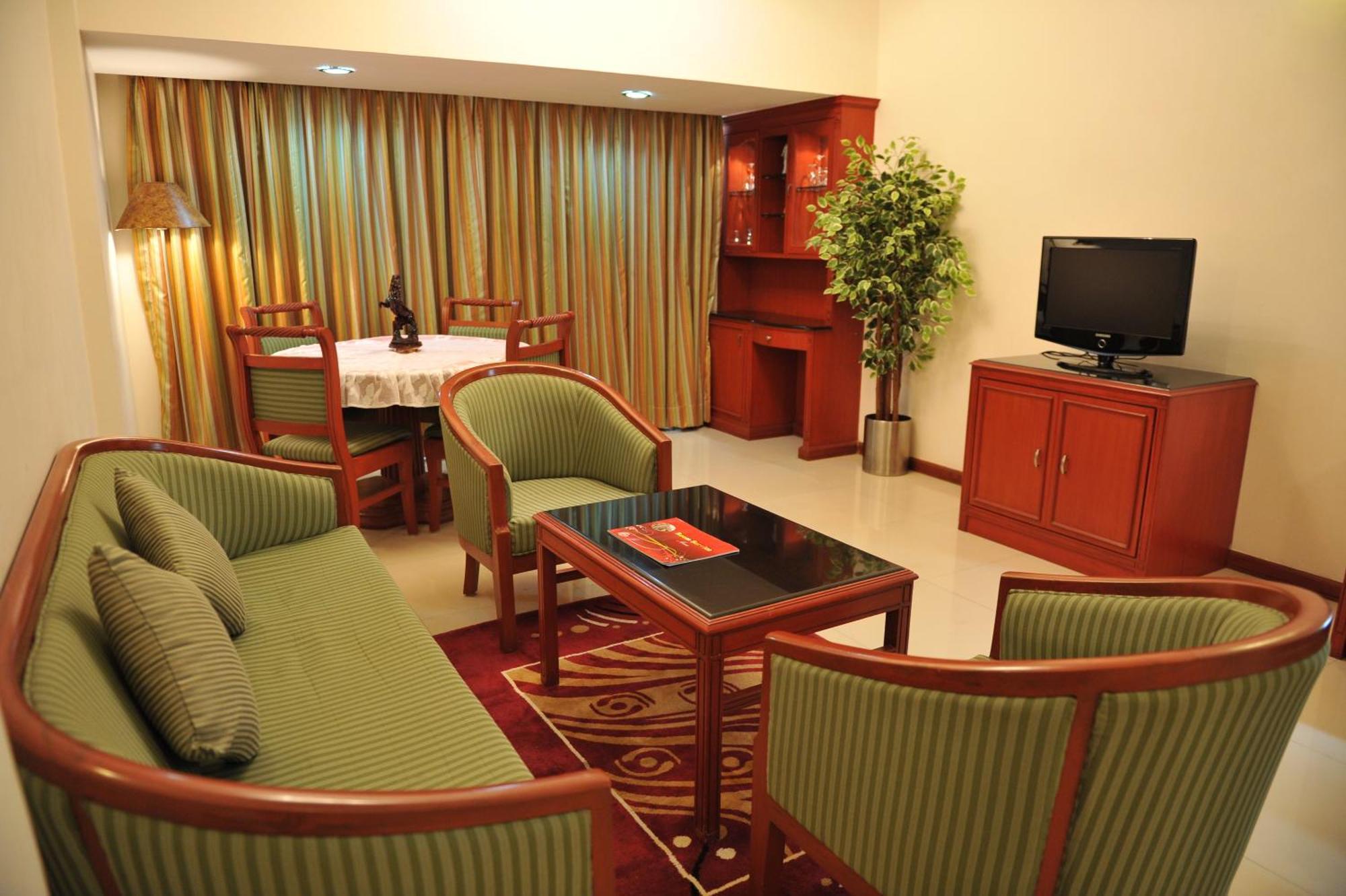 Breeze Residency Otel Tiruchirappalli Dış mekan fotoğraf